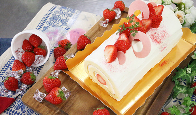 【いちごロールケーキ】